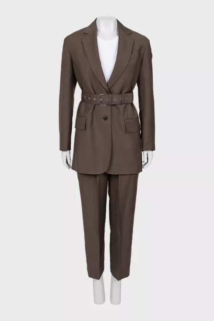 Classic suit with belt