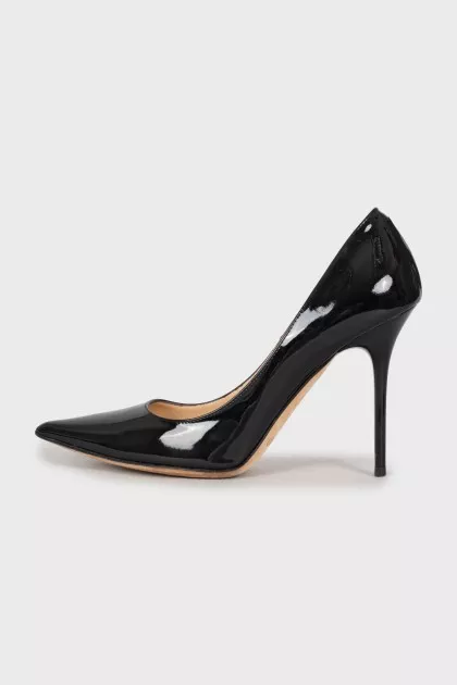 Patent pointed toe pumps