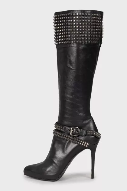 Decorated leather boots