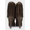 Suede ankle boots decorated with fringes
