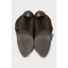 Suede ankle boots decorated with fringes