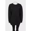 Long, fitted sweatshirt