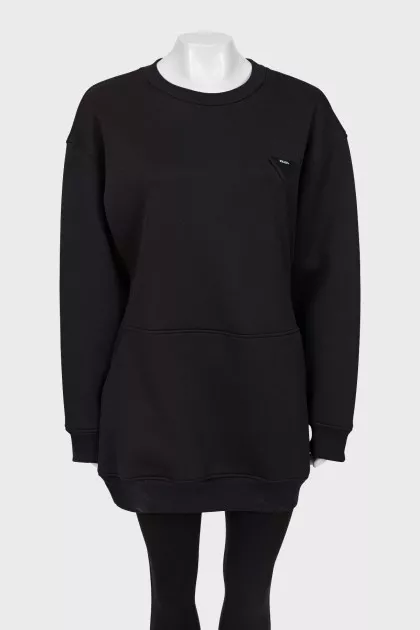 Long, fitted sweatshirt