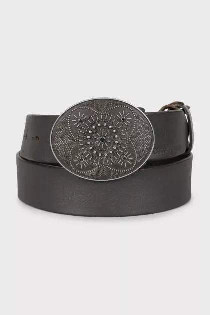 Leather belt with patterned buckle