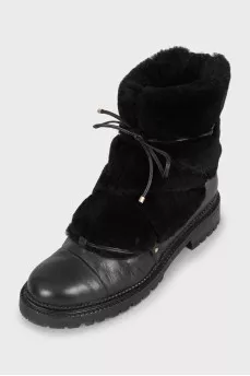 Insulated boots with ties