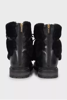 Insulated boots with ties