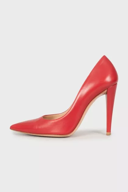 Red pointed toe shoes