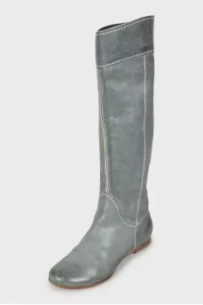 Leather boots with contrast stitching