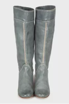 Leather boots with contrast stitching