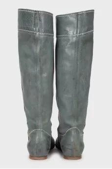 Leather boots with contrast stitching
