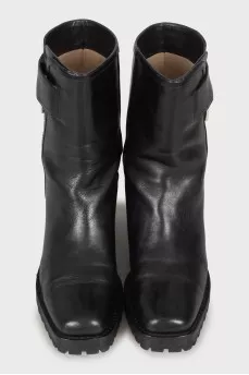 Leather boots with square toe 
