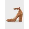 Brown block heel shoes 