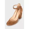 Brown block heel shoes 