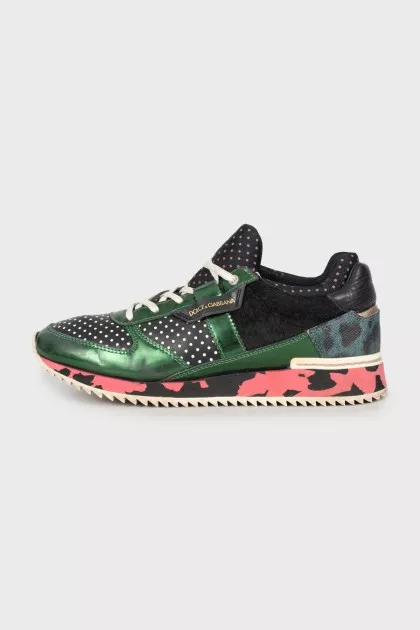 Sneakers in a combined print