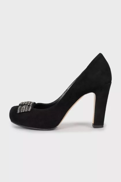 Suede shoes decorated with a bow