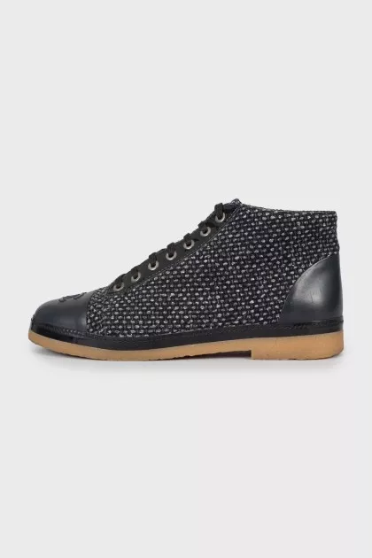 Boots with embroidered logo on toe