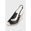 Wedge sandals decorated with chain