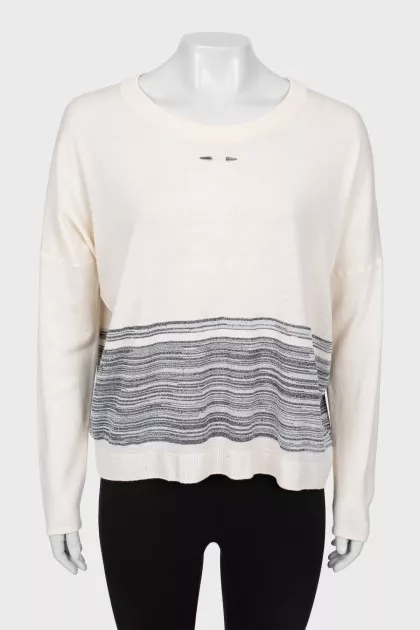 Wool sweater with brooch