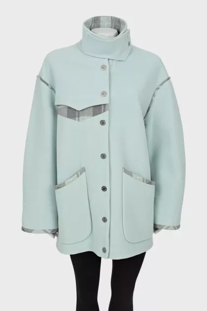 Wool coat with press-studs closure