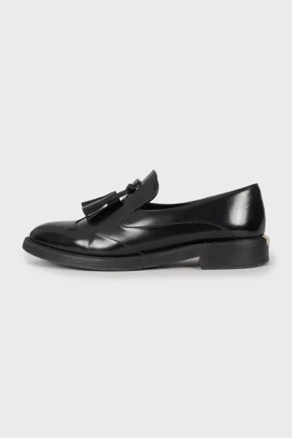 Patent black shoes