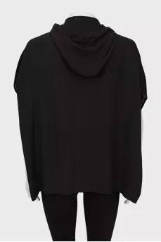 Loose-fitting blouse with gold-tone hardware
