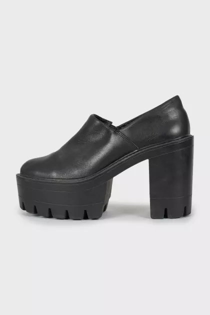 Leather boots with chunky heels