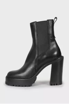 Leather boots with chunky heels