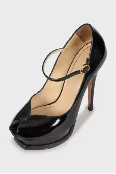 Patent black open toe shoes