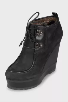 Insulated wedge ankle boots
