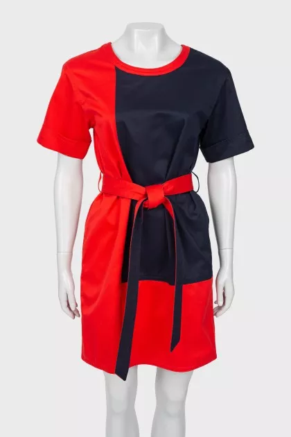 Two-tone dress with a belt