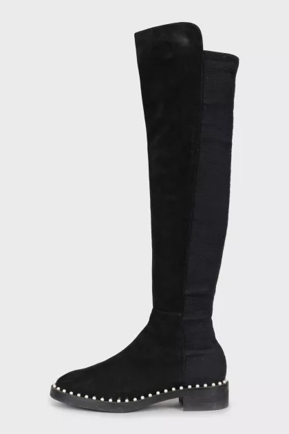 Black boots decorated with pearls