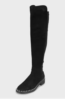 Black boots decorated with pearls