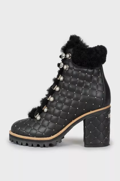 Quilted boots with fur heels