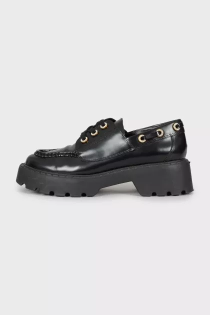 Leather oxfords with decorative hardware