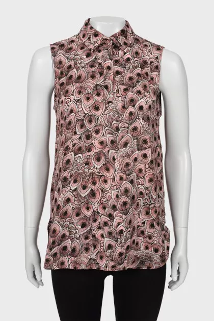 Sleeveless loose-fitting blouse