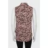 Sleeveless loose-fitting blouse
