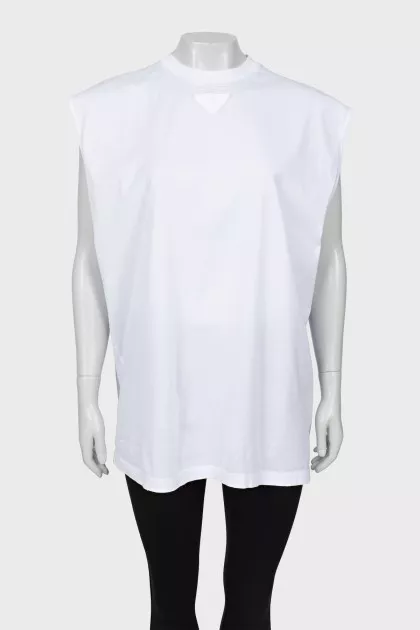 White T-shirt with brand logo