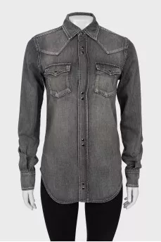 Gray shirt with buttons