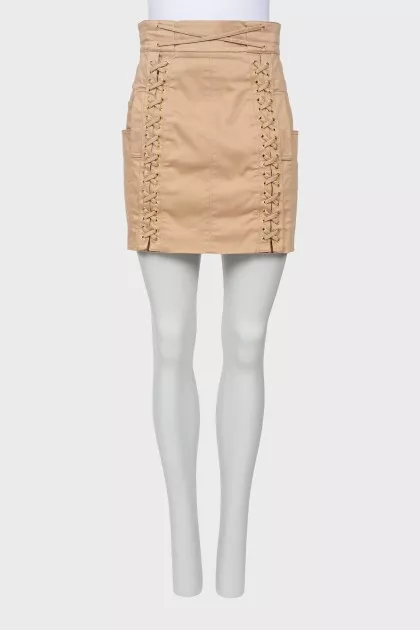 Beige skirt with pockets