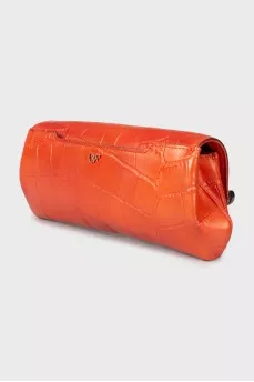 Красный клатч с тиснением
