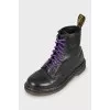 Шкіряні черевики з контрастними шнурками