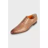 Men's shoes with perforated toe