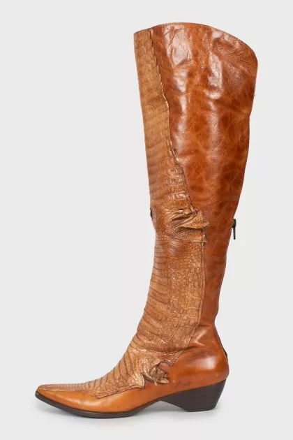 Leather cossacks with pointed toe