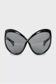 Black cat eye sunglasses