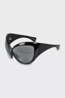 Black cat eye sunglasses