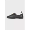 Leather shoes with gold logo