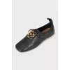 Leather shoes with gold logo