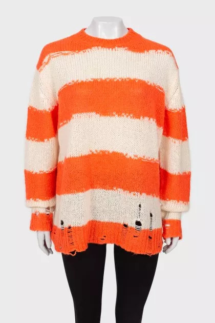 Knitted sweater with ripped effect
