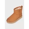 Insulated boots with tag