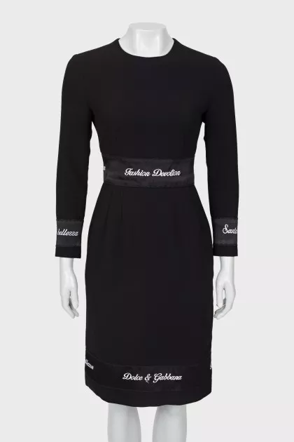 Fitted dress with decor